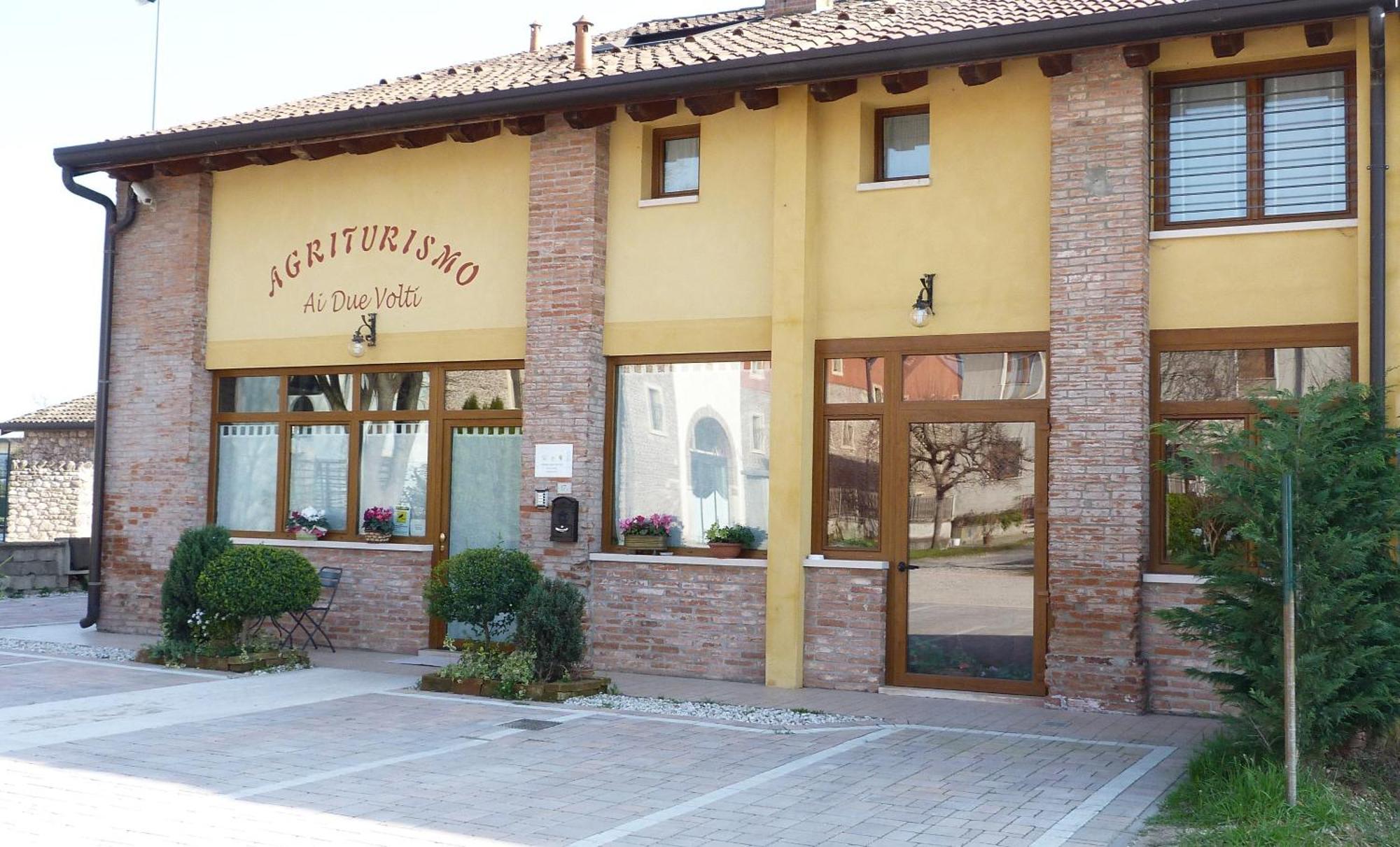 Agriturismo Ai Due Volti Dossobuono Exterior foto