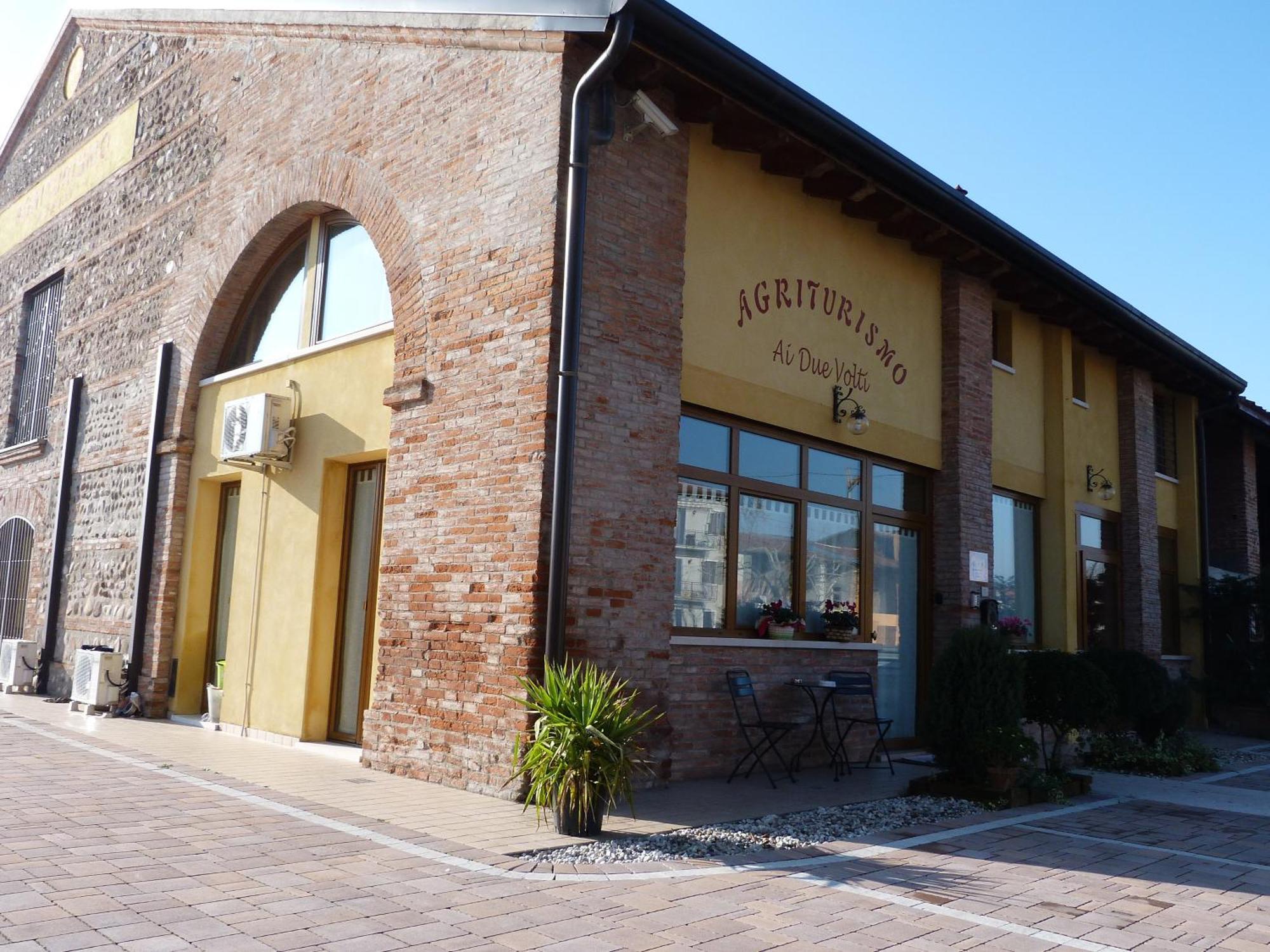 Agriturismo Ai Due Volti Dossobuono Exterior foto