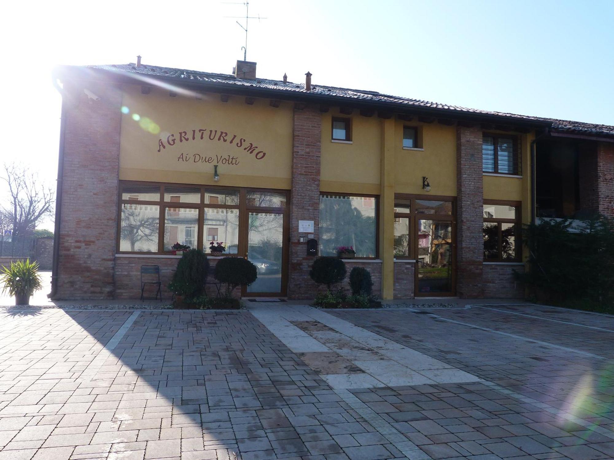 Agriturismo Ai Due Volti Dossobuono Exterior foto