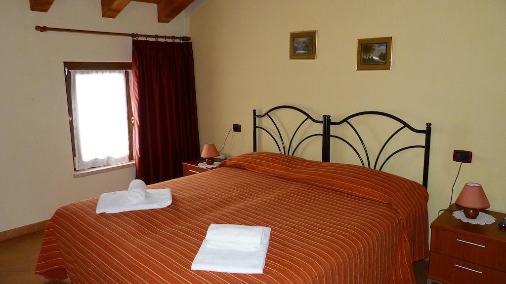 Agriturismo Ai Due Volti Dossobuono Zimmer foto