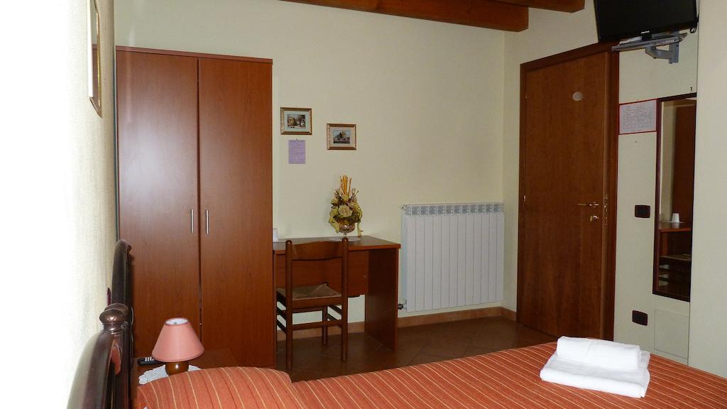 Agriturismo Ai Due Volti Dossobuono Zimmer foto